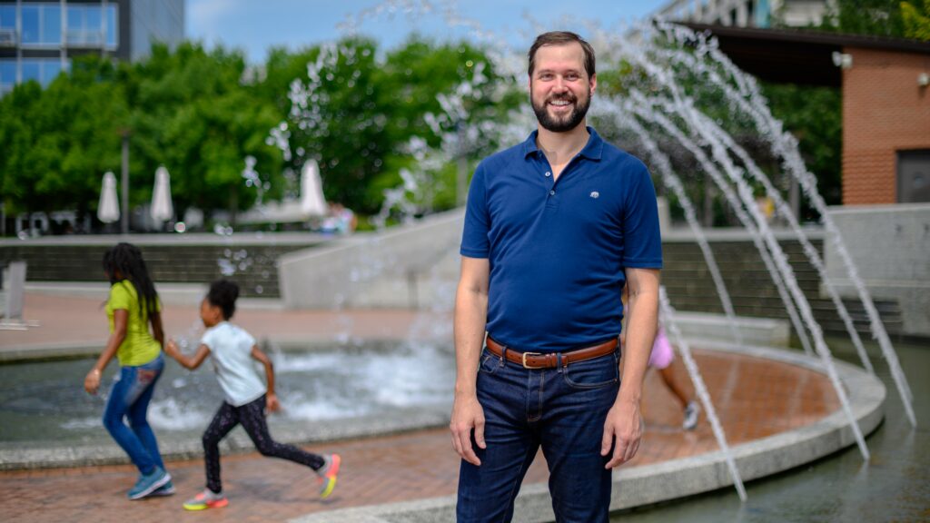 EXAMINing the ROLE OF URBAN PARKS